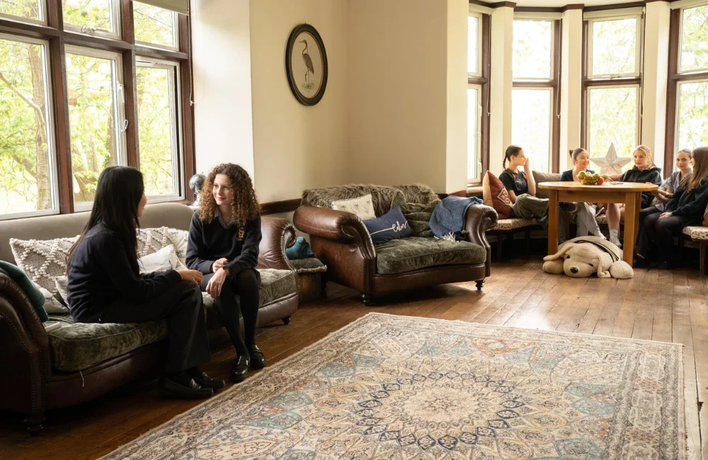 ข้อเสียของ Boarding School